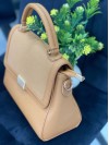 Жіноча класична сумка з еко-шкіри бежевого кольору 32260