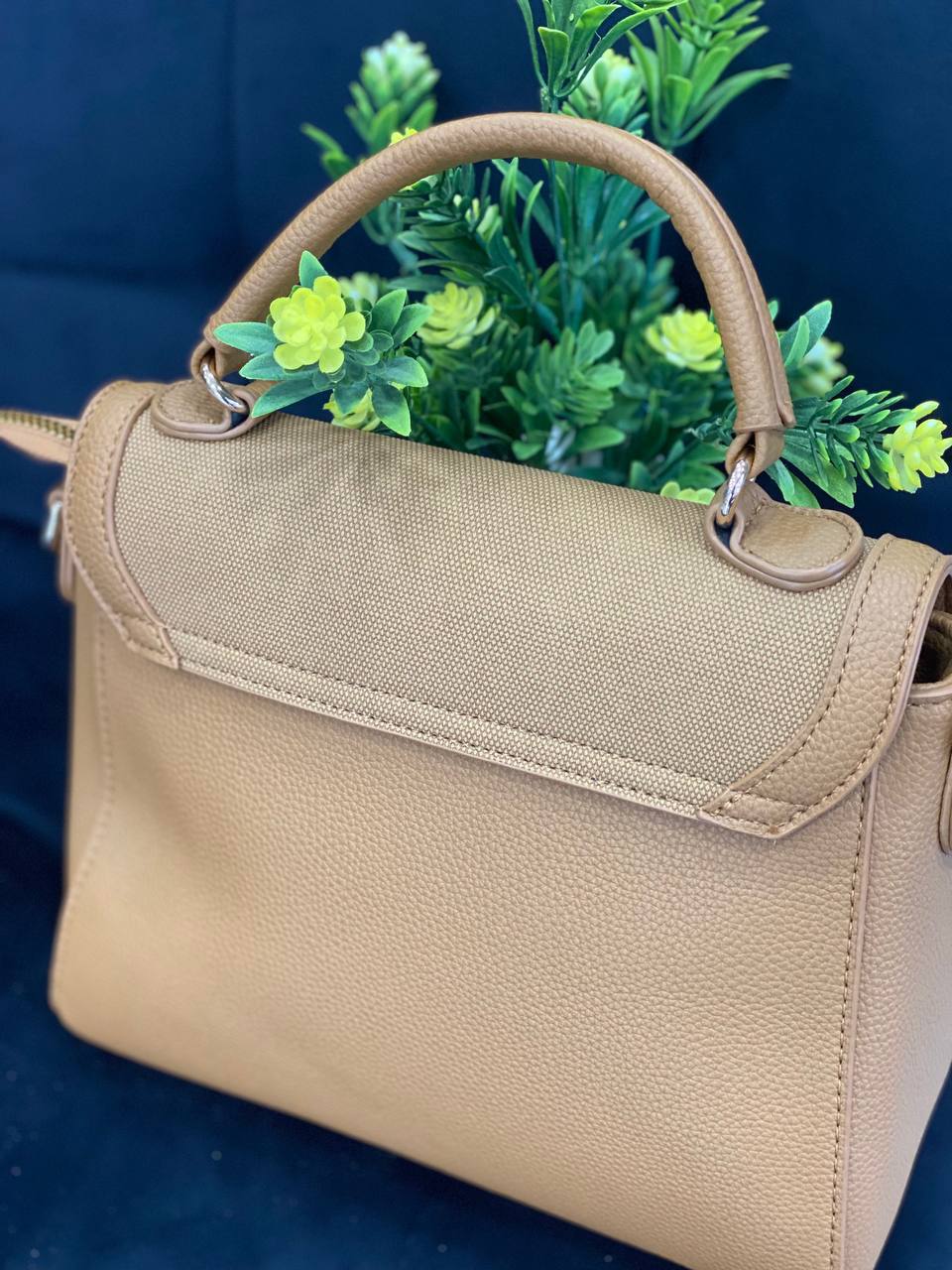 Жіноча класична сумка з еко-шкіри бежевого кольору 32260