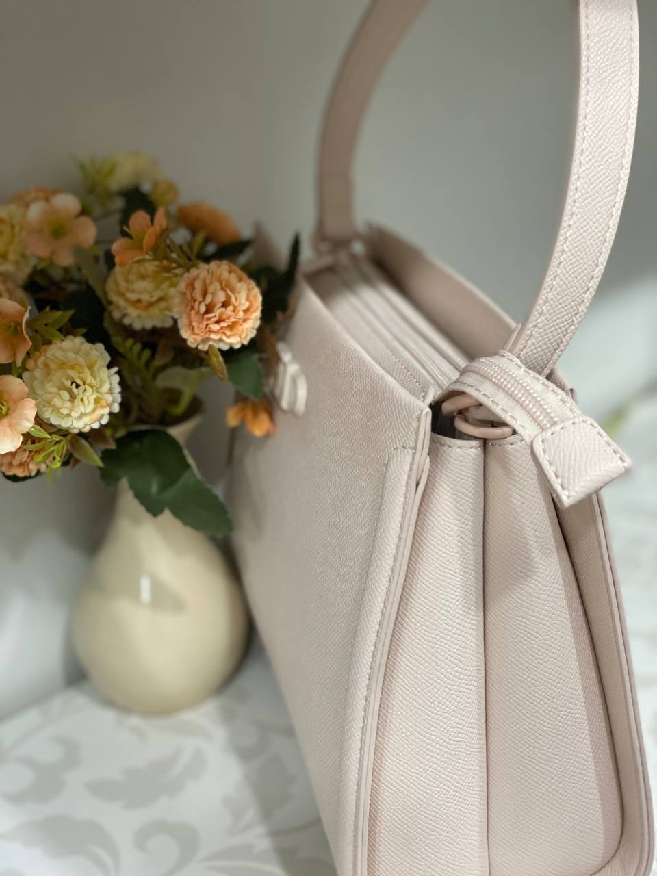 Жіноча класична сумка з еко-шкіри молочного кольору 32191