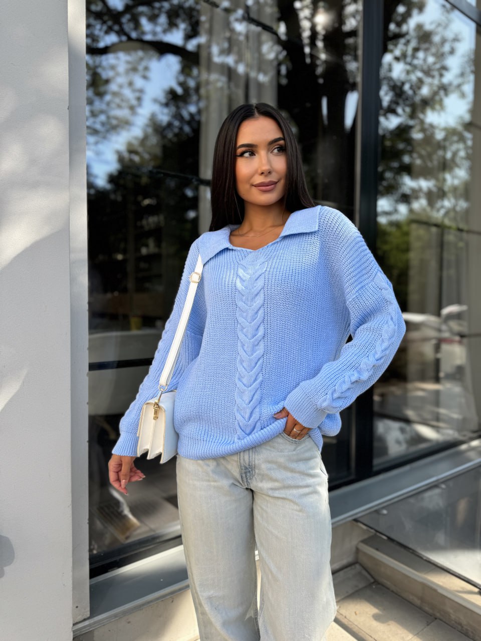 Женская кофта с отложенным воротником голубого цвета 29955