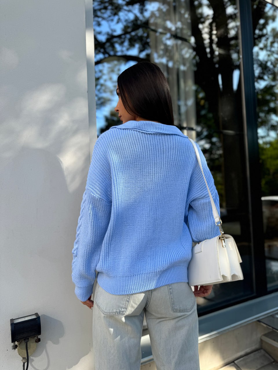 Женская кофта с отложенным воротником голубого цвета 29955