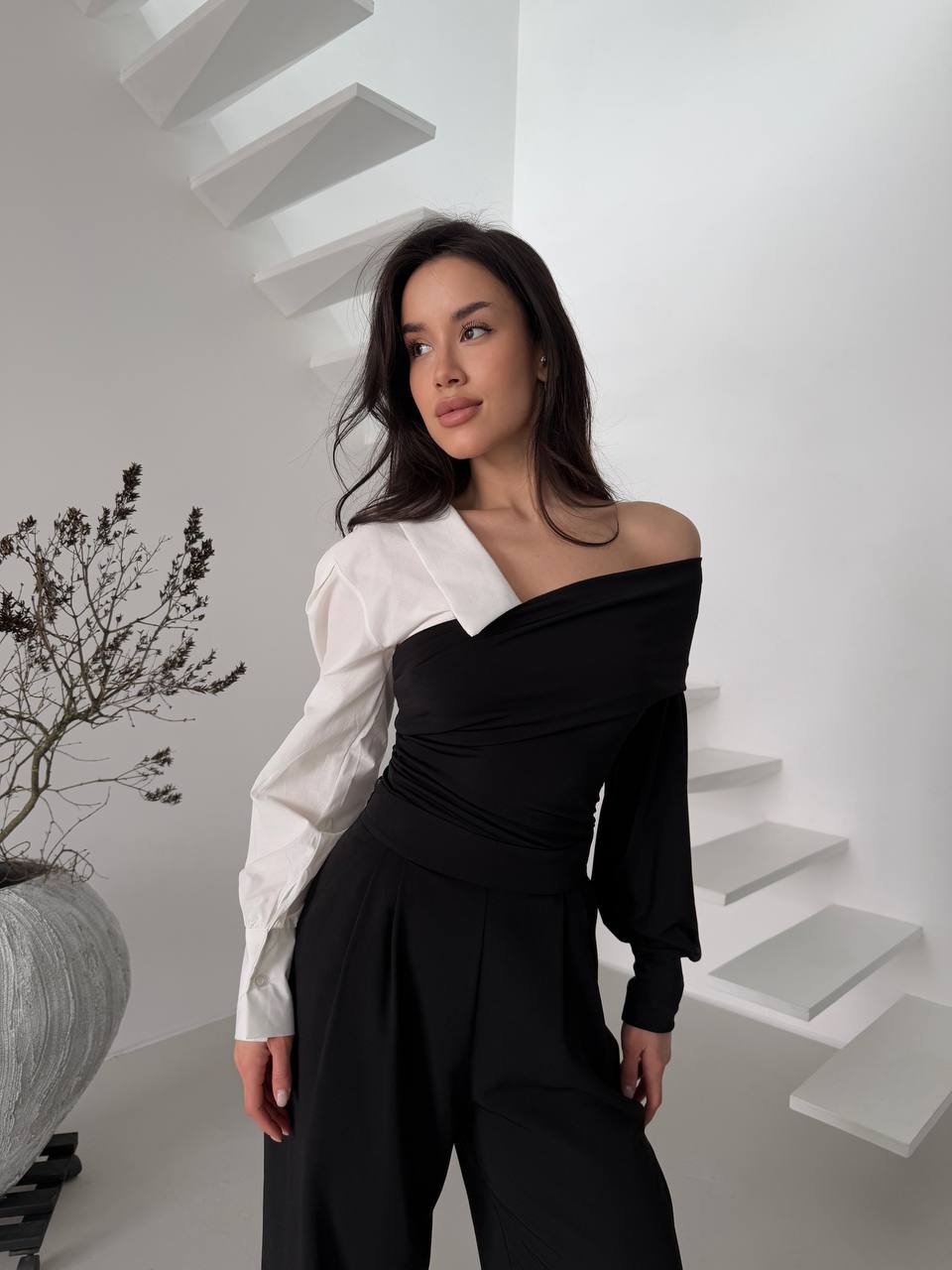 Жіноча комбінована кофта чорно-білого кольору 32429