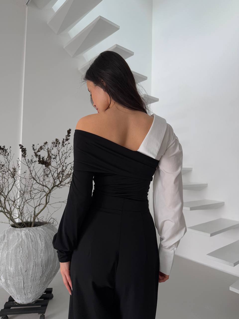 Жіноча комбінована кофта чорно-білого кольору 32429