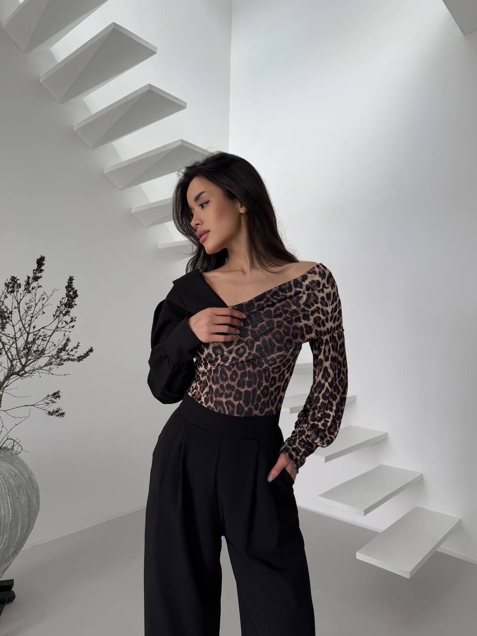 Жіноча комбінована кофта коричневого кольору 32430