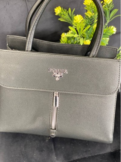 Жіноча компактна сумка з еко-шкіри чорного кольору 32491