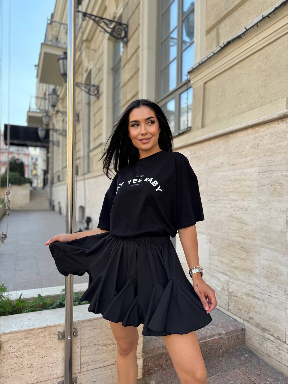 Жіноча легка спідниця міні чорного кольору 31220