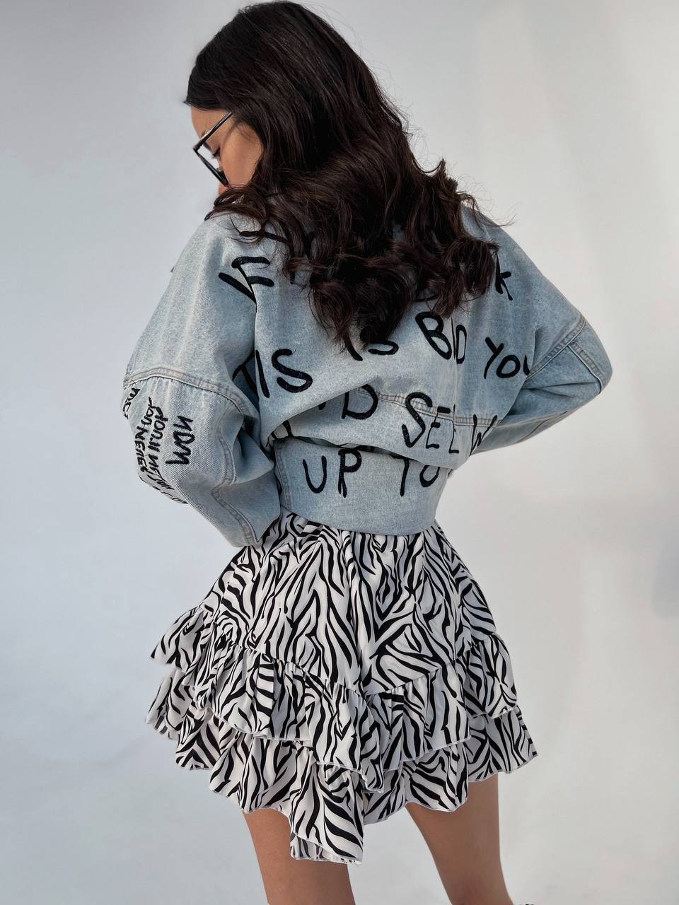 Жіноча легка спідниця міні зебра бiлого кольору 31760