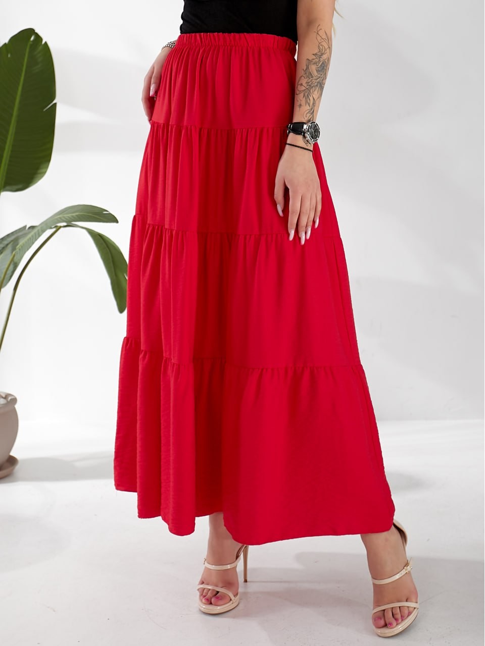 Жіноча льняна спідниця міді з воланами червоного кольору 33212