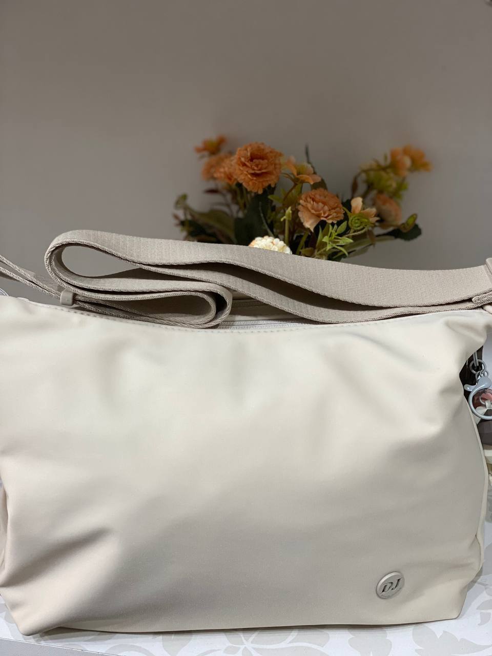 Женская повседневная сумка через плече из эко-кожи молочного цвета 32512