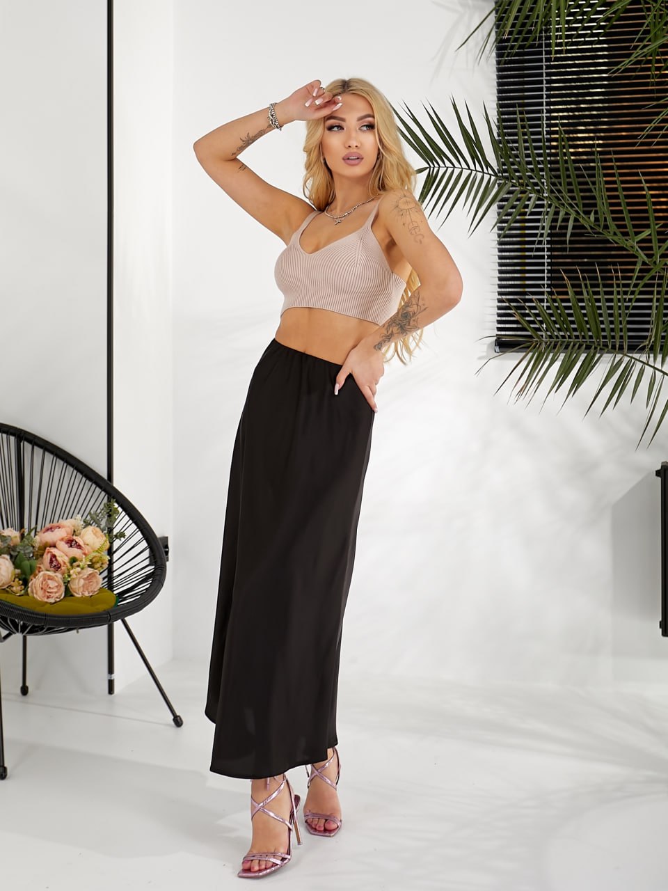 Жіноча шовкова спідниця чорного кольору 31835