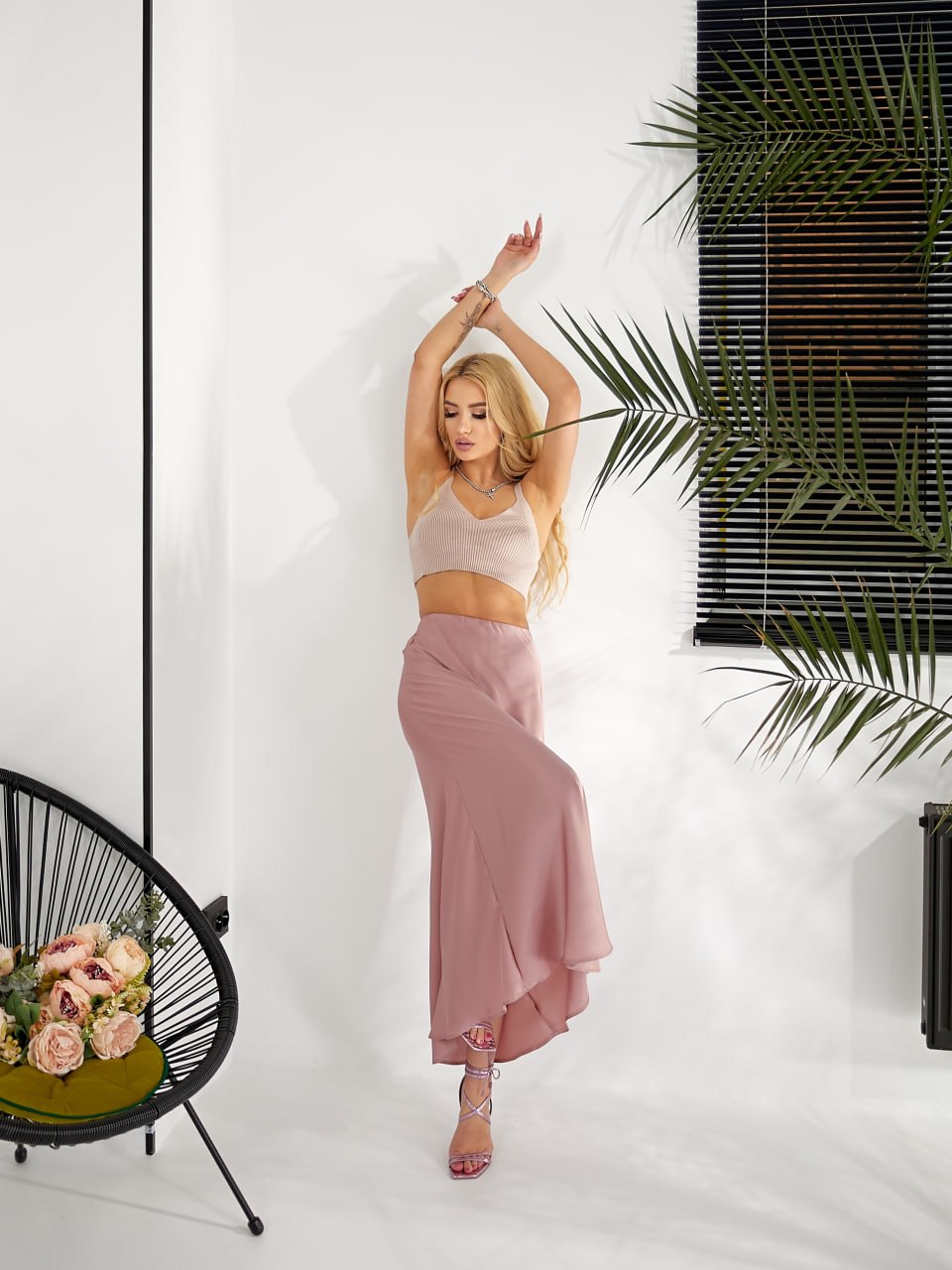 Жіноча шовкова спідниця пудрового кольору 31838