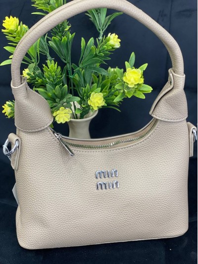 Жіноча сумка-багет з пористої еко-шкіри бежевого кольору 32372