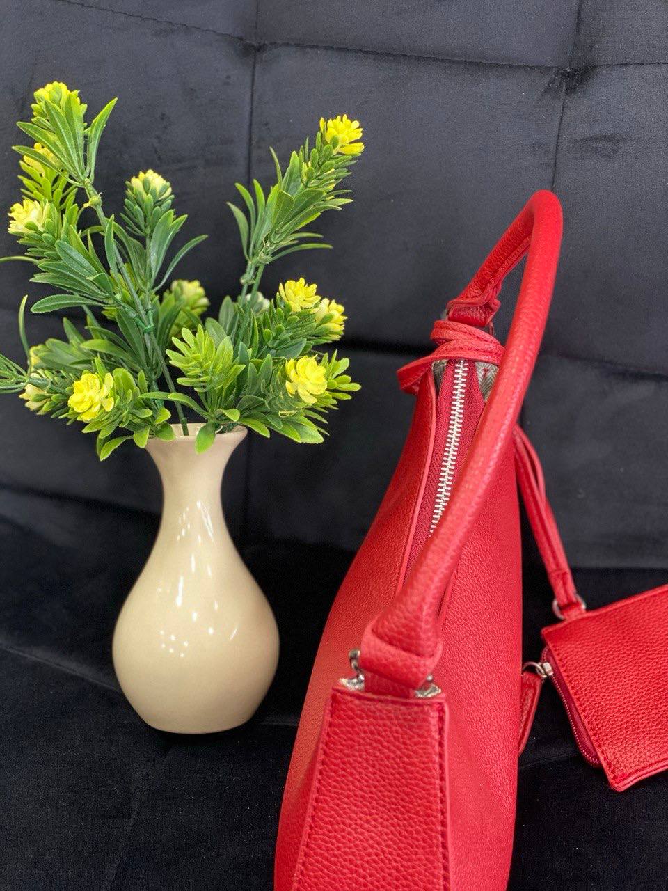 Жіноча сумка-багет з пористої еко-шкіри червоного кольору 32386