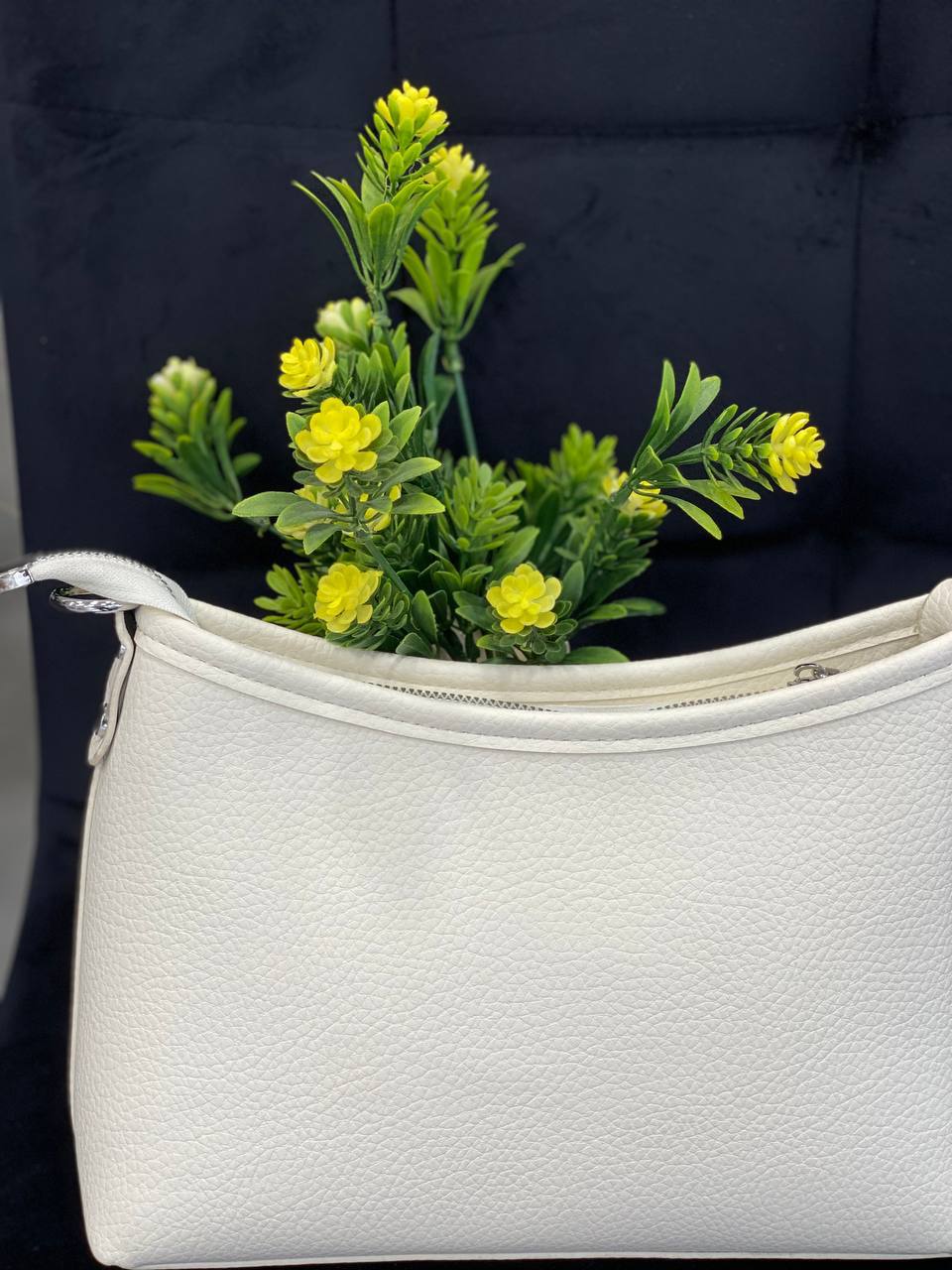 Жіноча сумка через плече із еко-шкіри бiлого кольору 32244