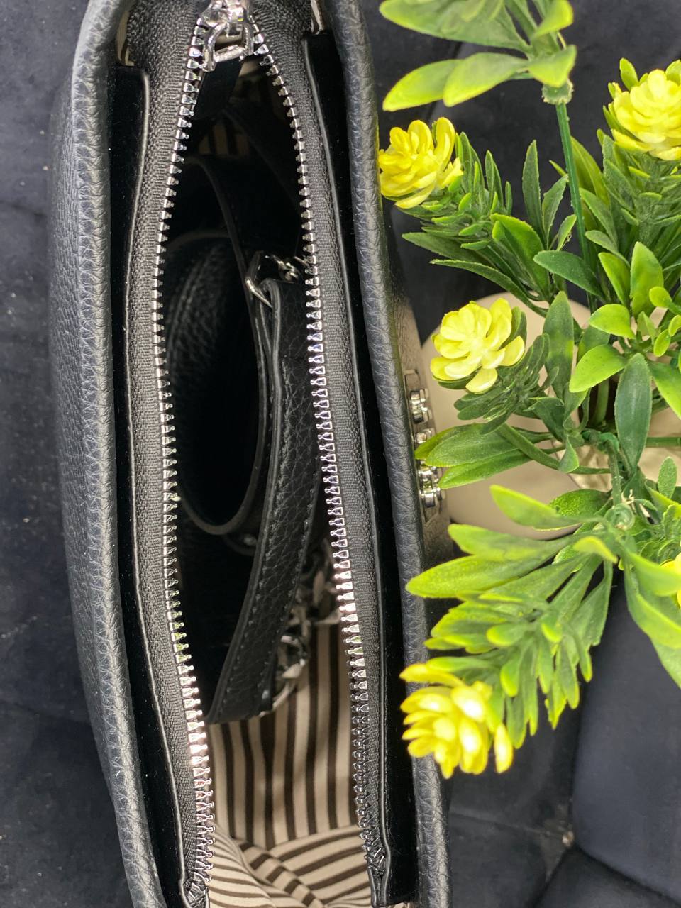 Жіноча сумка через плече із еко-шкіри чорного кольору 32240