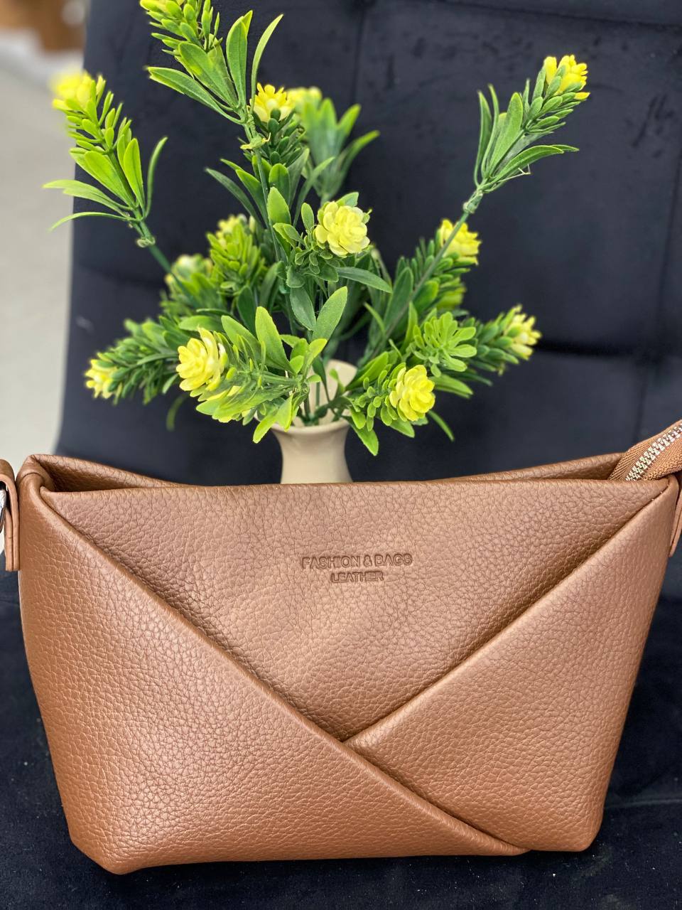 Жіноча сумка з пористої еко-шкіри кавового кольору 32151
