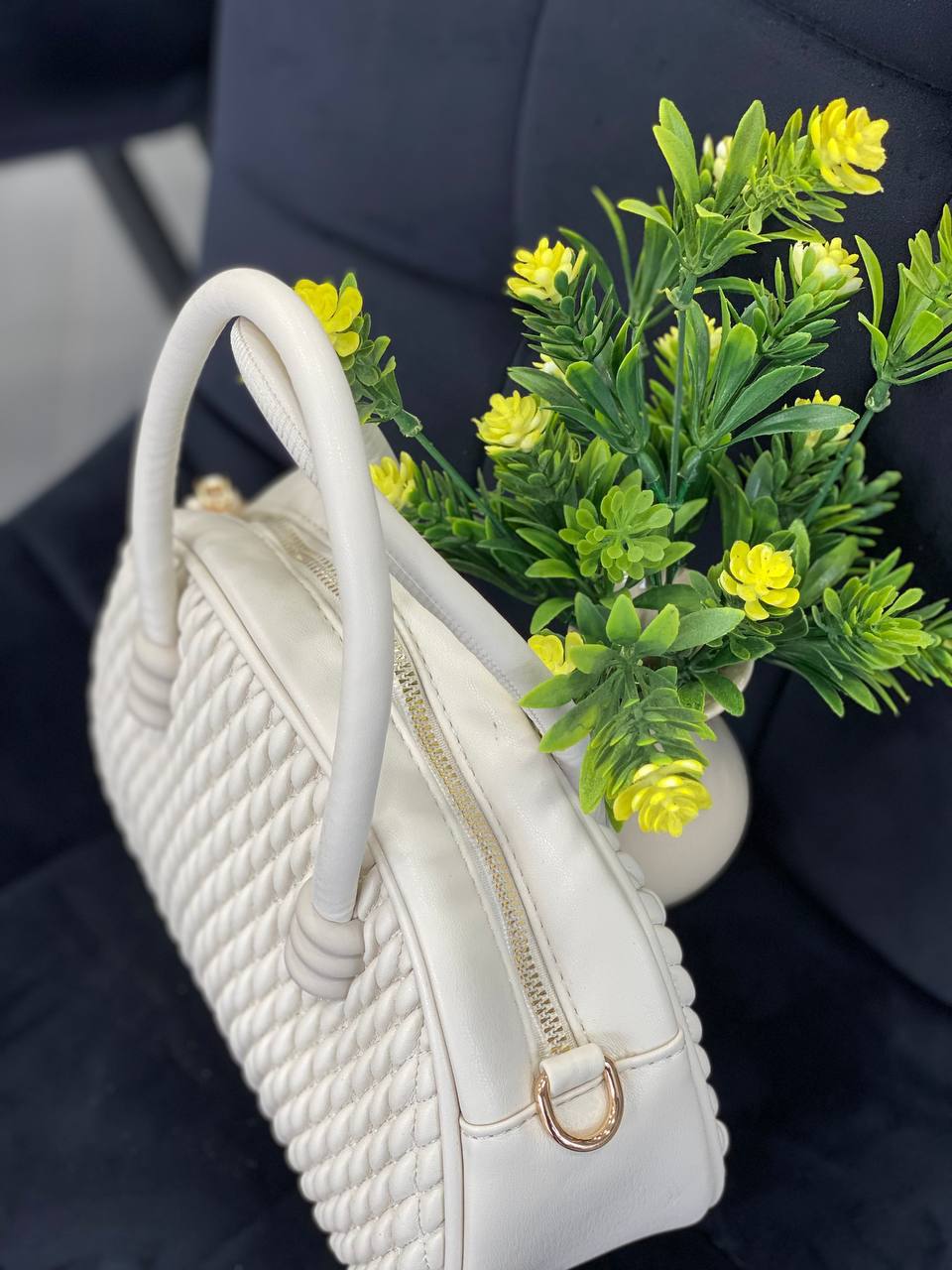 Жіноча сумка крос-боді з еко-шкіри бiлого кольору 32274