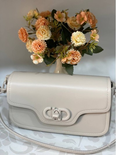 Жіноча сумка крос-боді із еко-шкіри молочного кольору 31989