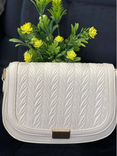 Жіноча сумка крос-боді на кнопцi з еко-шкіри молочного кольору 32358