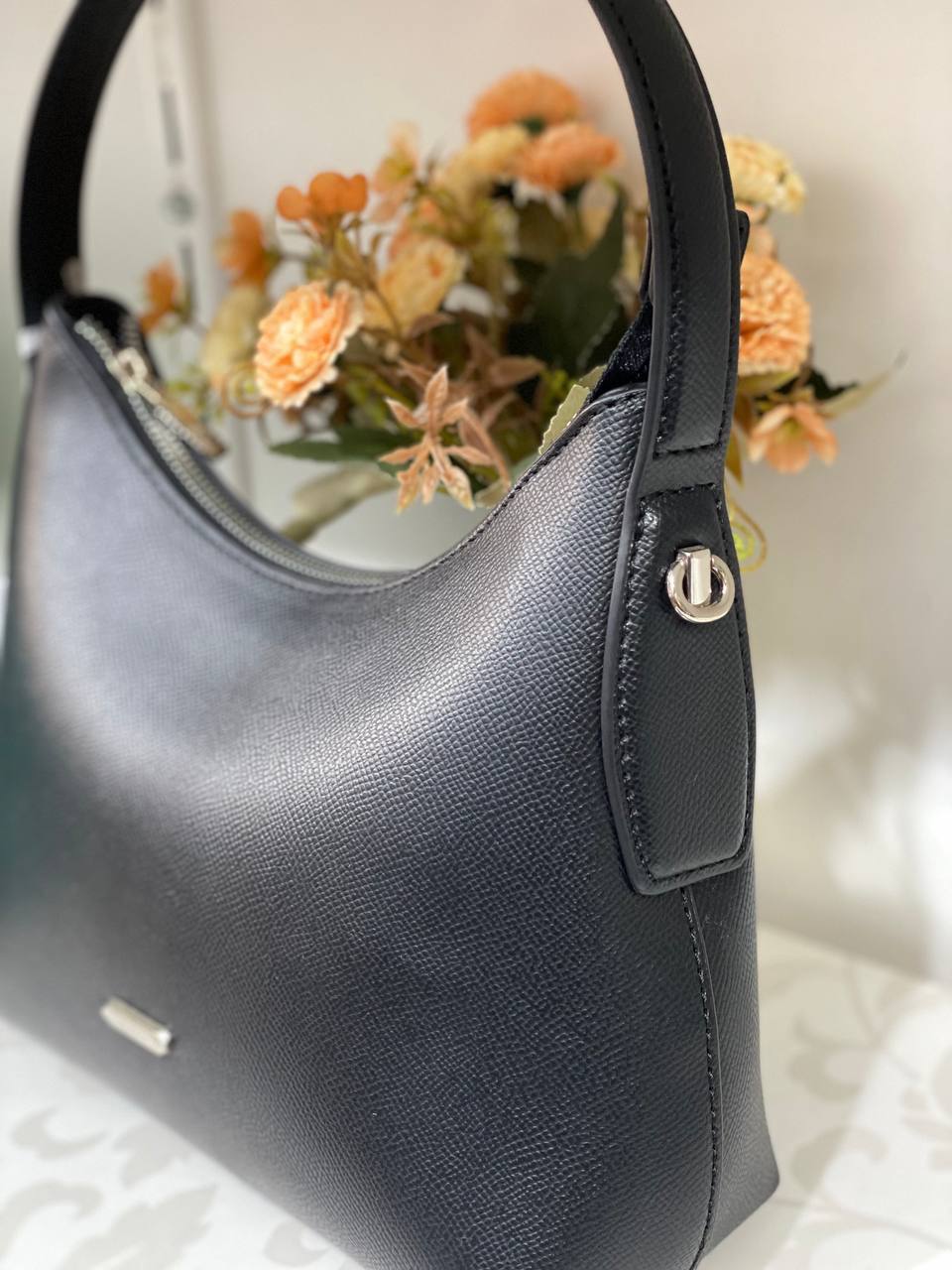 Жіноча сумка на плече iз еко-шкіри чорного кольору 32169