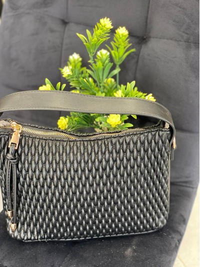 Жіноча сумка на плече із жатої еко-шкіри чорного кольору 32262