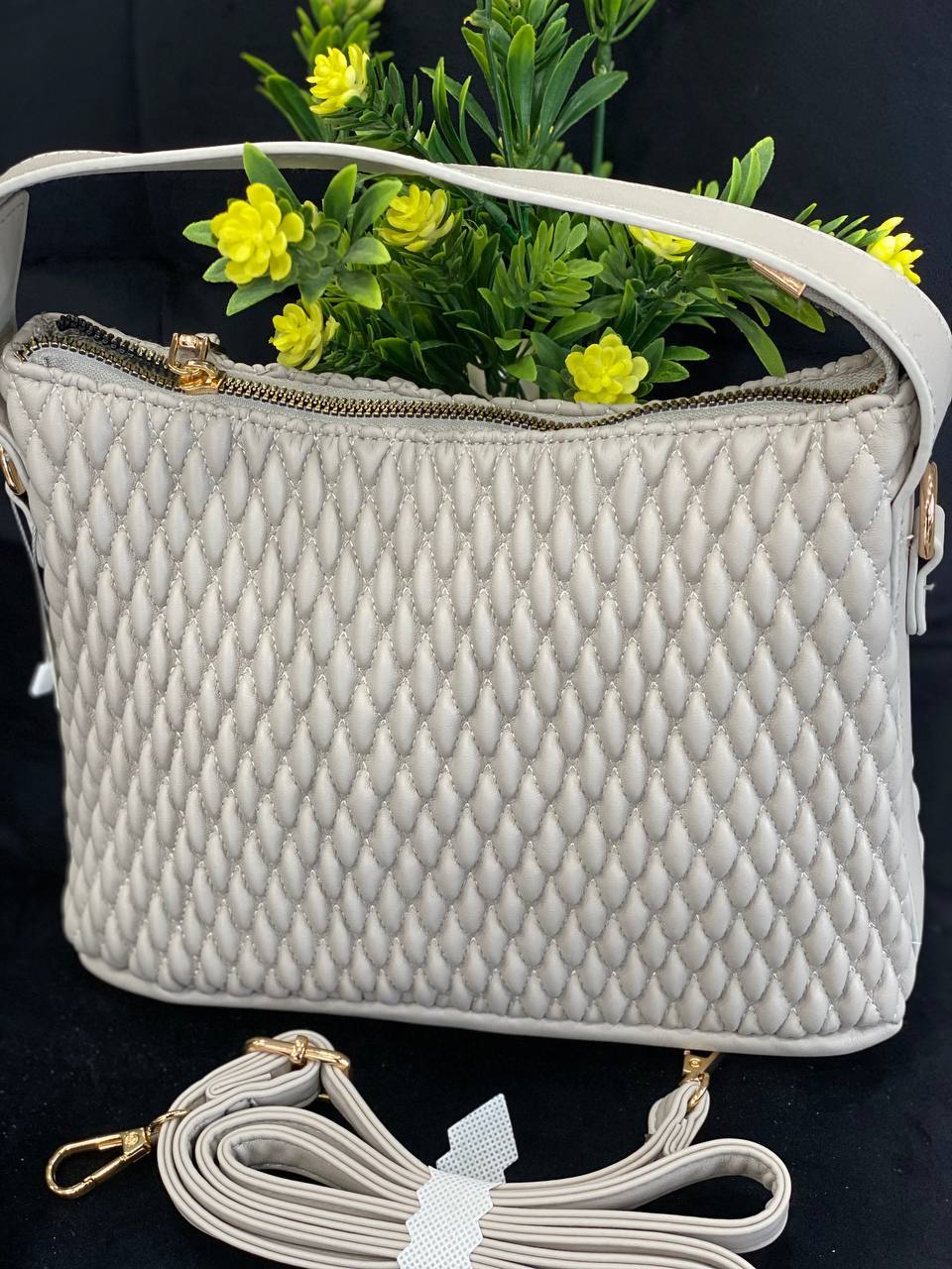 Жіноча сумка на плече із жатої еко-шкіри сiрого кольору 32264