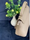 Жіноча сумка-портфель з пористої еко-шкіри бежевого кольору 32069