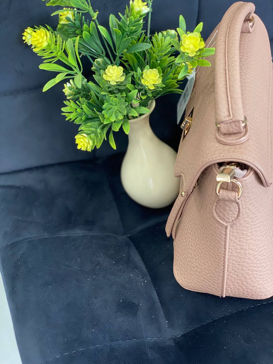 Жіноча сумка-портфель з пористої еко-шкіри пудрового кольору 32067