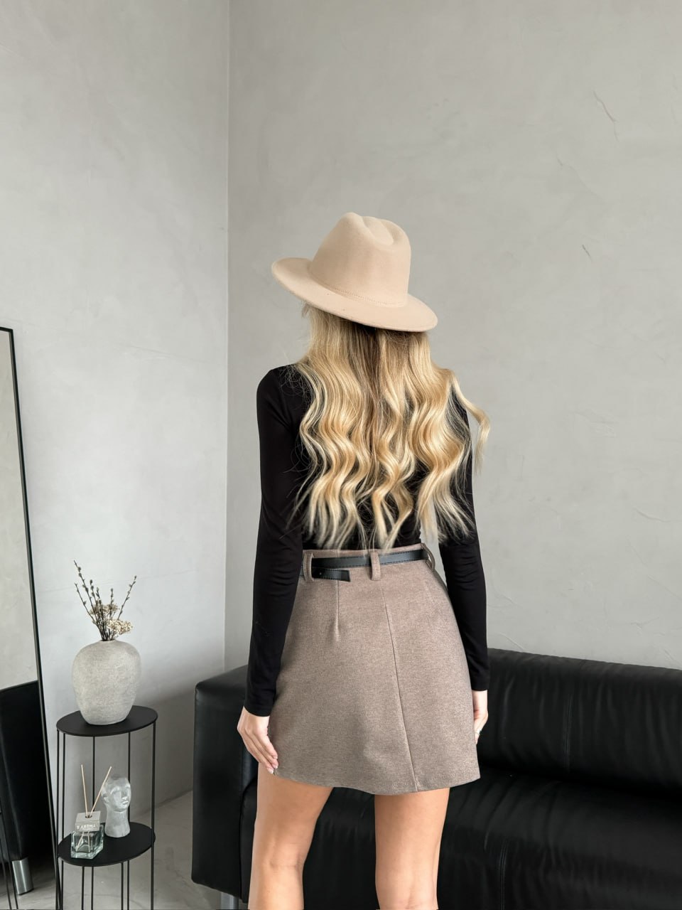 Жіноча тепла спідниця бежевого кольору 30224