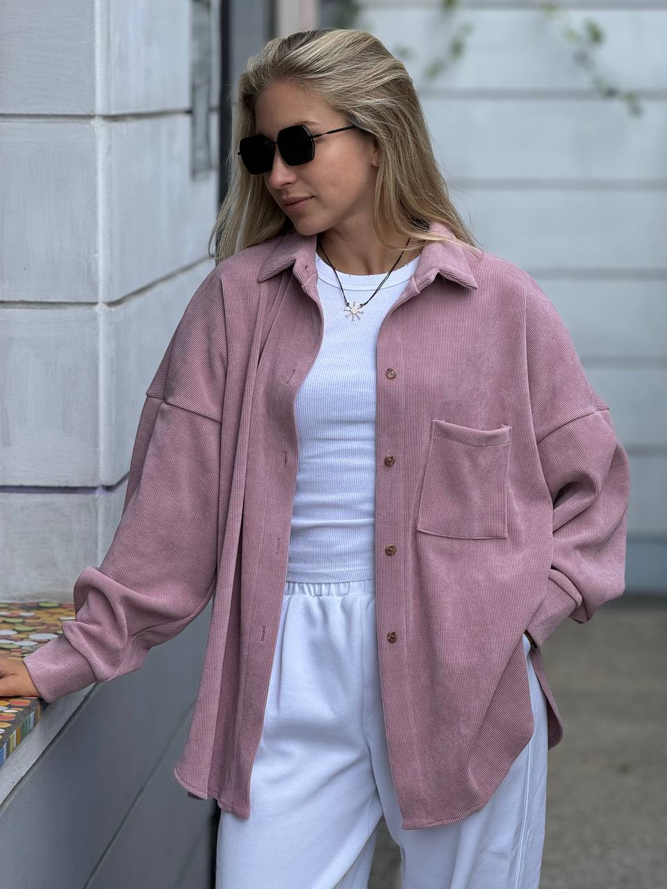 Жіноча вельветова сорочка пудрового кольору 29521