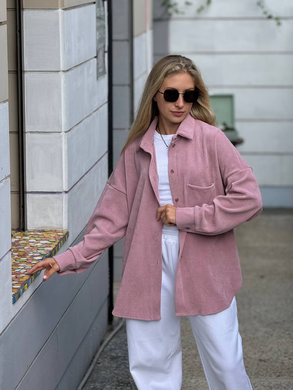 Жіноча вельветова сорочка пудрового кольору 29521