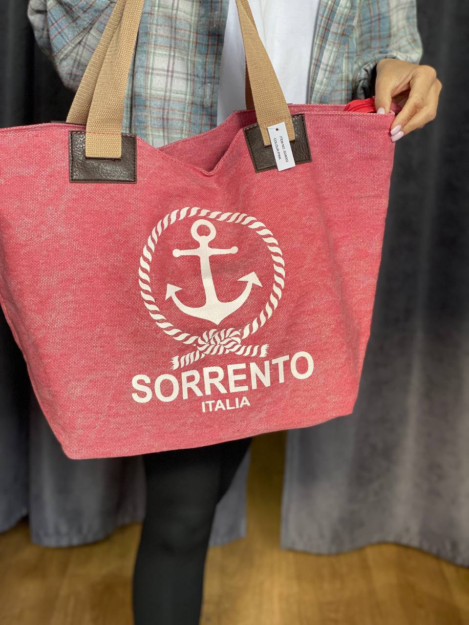 Женская вместительная сумка на плече красного цвета 32745