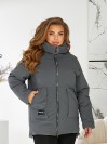 Жіноча зимова куртка з капюшоном сірого кольору 29753