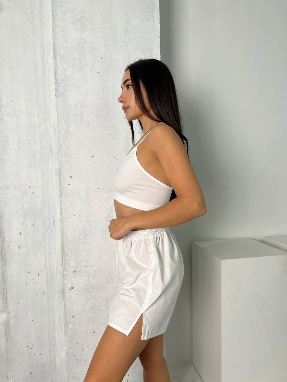 Жіночі шорти бiлого кольору 27450