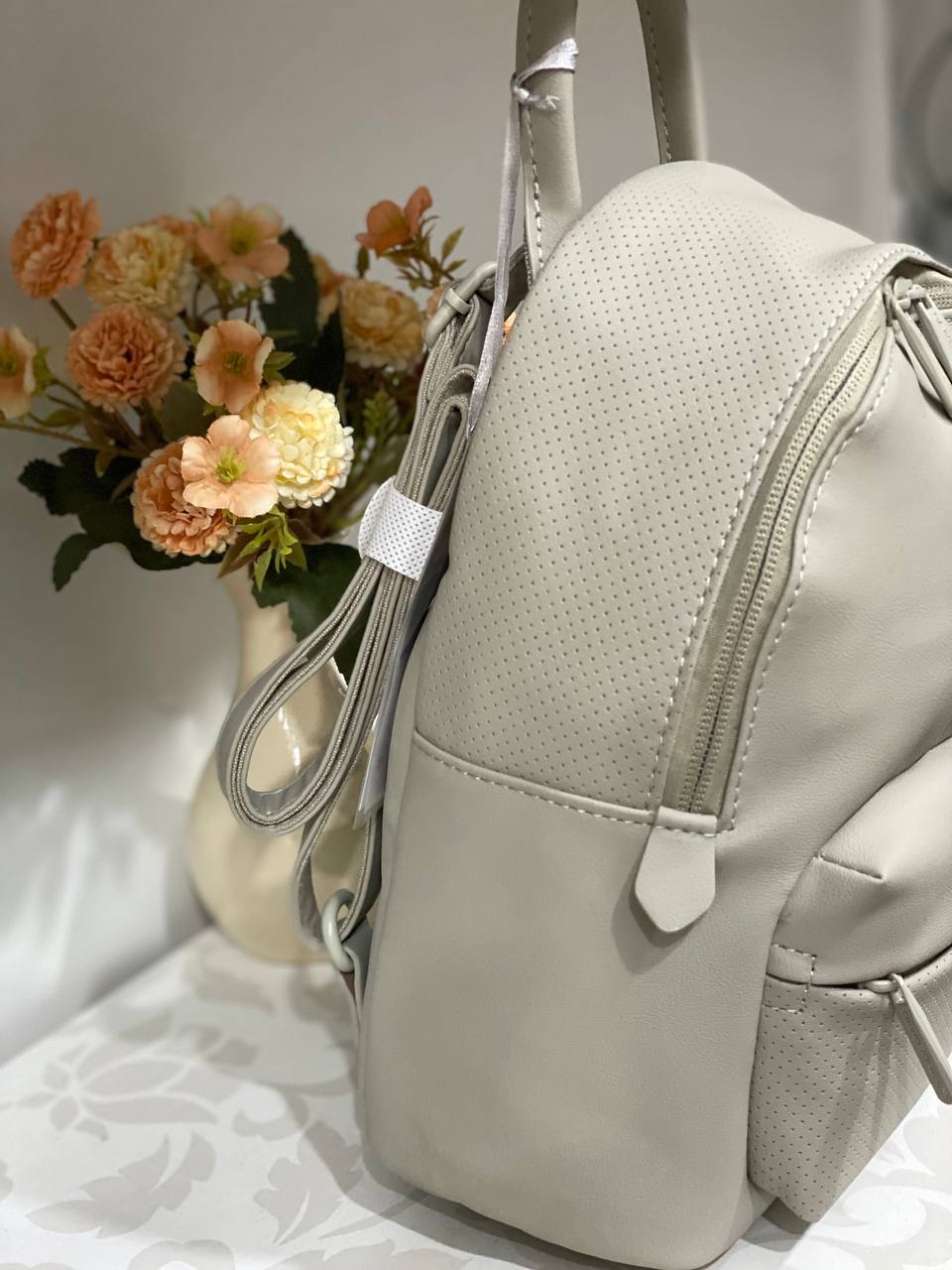 Жіночий базовий рюкзак із еко-шкіри бежевого кольору 32158