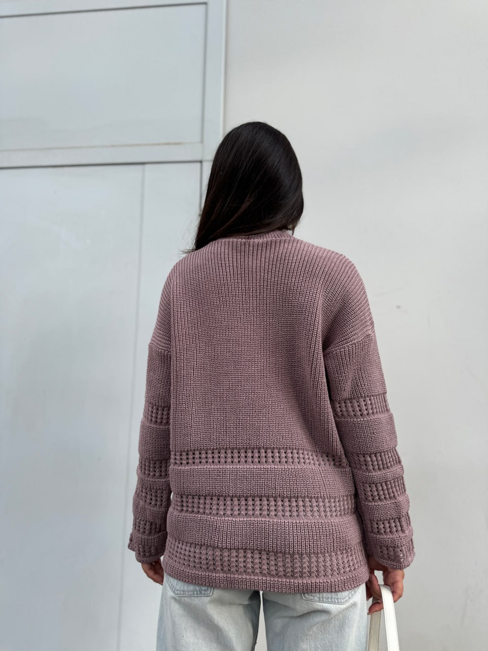 Жіночий базовий светр пудрового кольору 30177