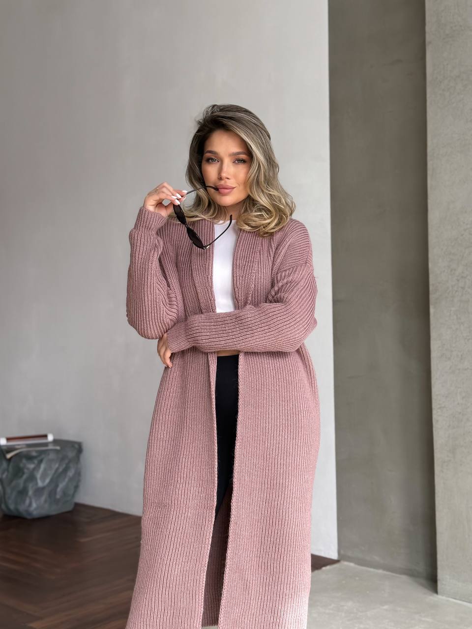 Женский длинный кардиган пудрового цвета 32877
