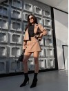 Женский классический костюм 2-ка (юбка-шорты+пиджак) бежевого цвета 31848