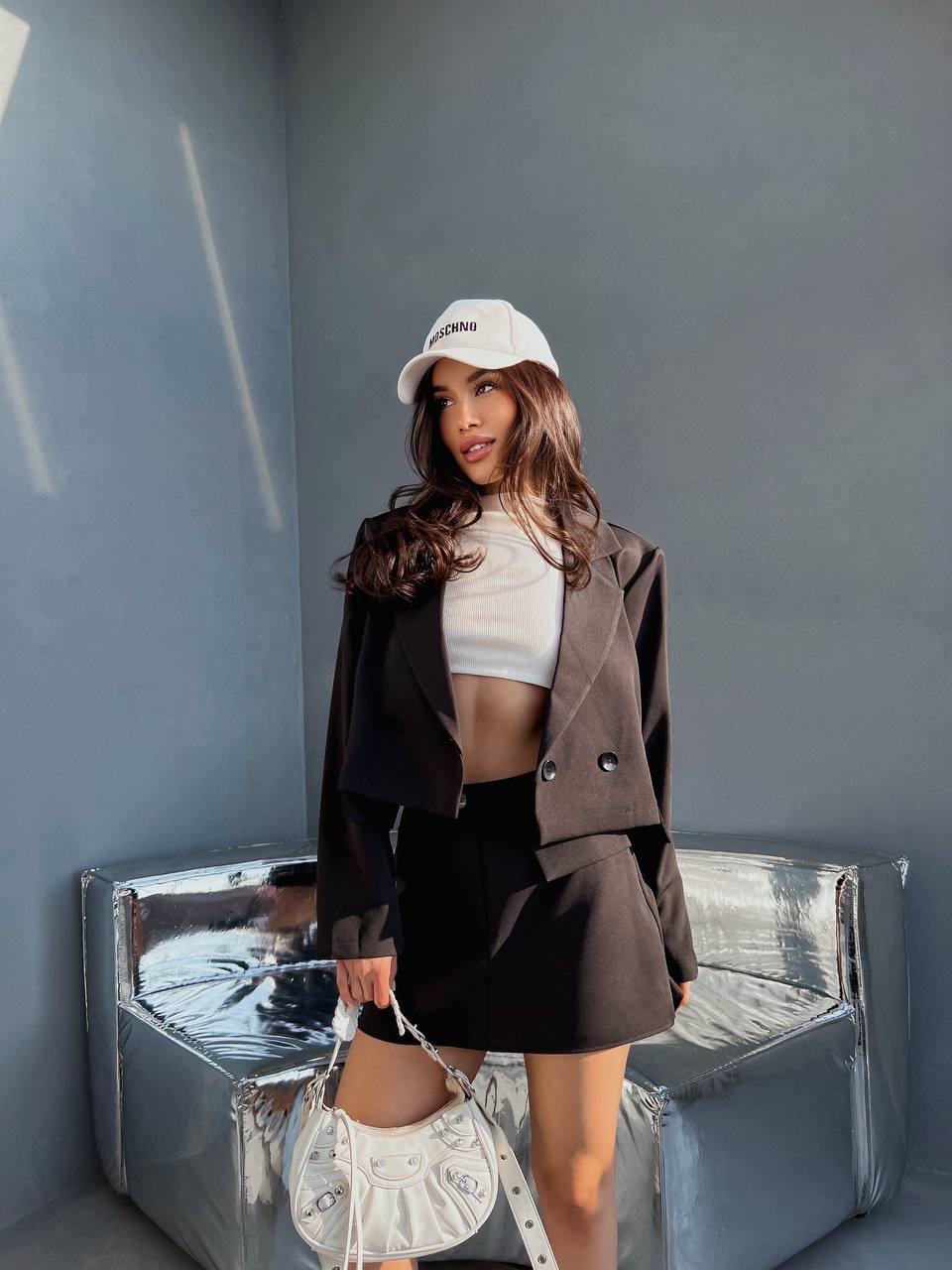 Женский классический костюм 2-ка (юбка-шорты+пиджак) черного цвета 31846