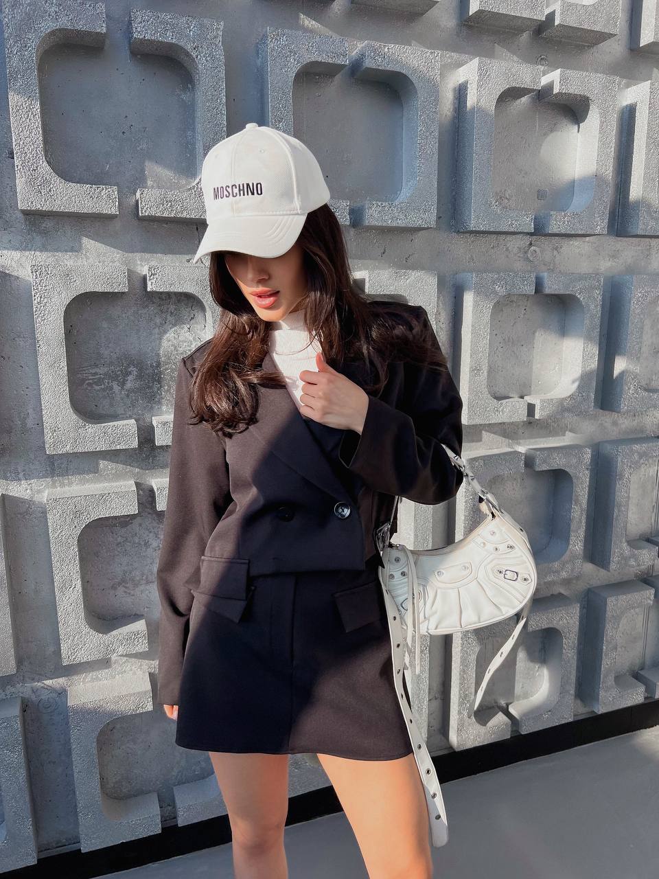 Женский классический костюм 2-ка (юбка-шорты+пиджак) черного цвета 31846