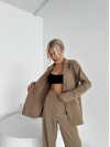 Класичний жіночий костюм кавового кольору 29169