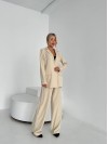 Класичний жіночий костюм бежевого кольору 29213