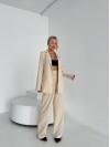 Класичний жіночий костюм бежевого кольору 29213