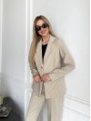 Жіночий класичний костюм бежевого кольору 31372