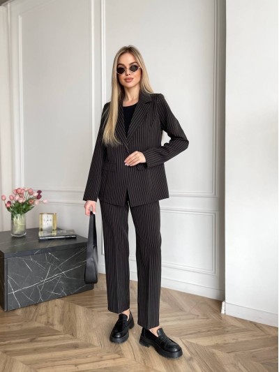 Жіночий класичний костюм чорного кольору 31373