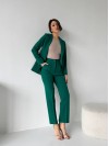 Жіночий класичний костюм зеленого кольору 32112