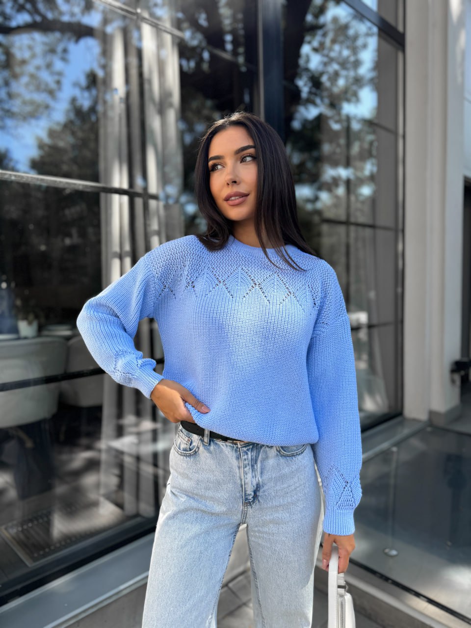Класичний жіночий светр блакитного кольору 30185