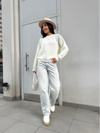 Класичний жіночий светр молочного кольору 30187