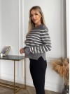 Жіночий короткий светр у смужку сірого кольору 29866