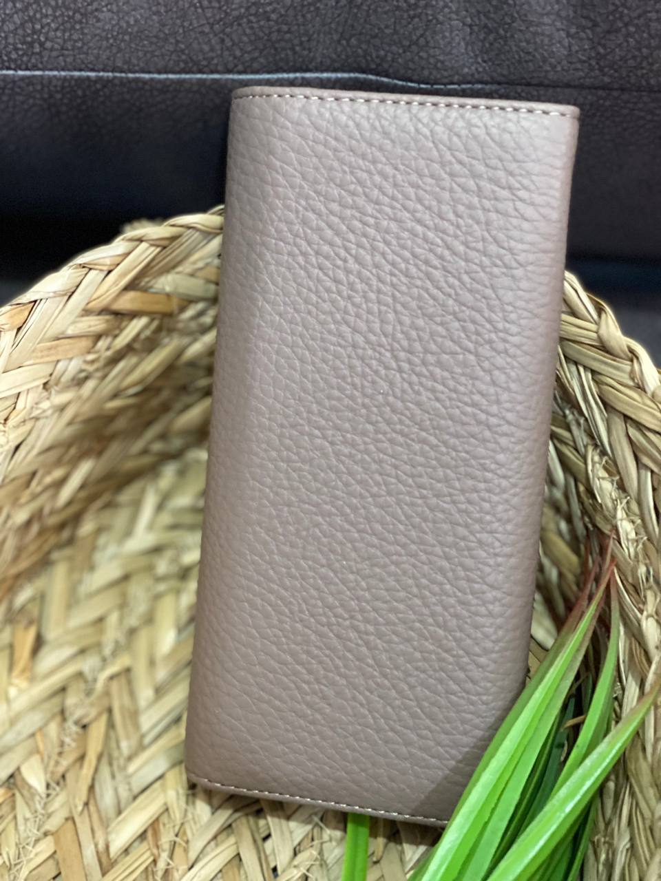 Женский кошелек из гладкой эко-кожи бежевого цвета 32483